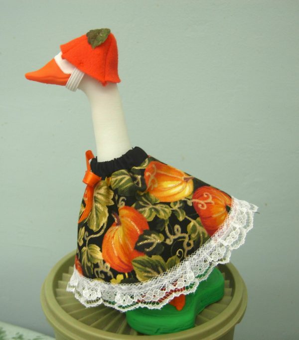 Fall pumpkins on black outfit for 7" 3d printer desk goose - Image 3