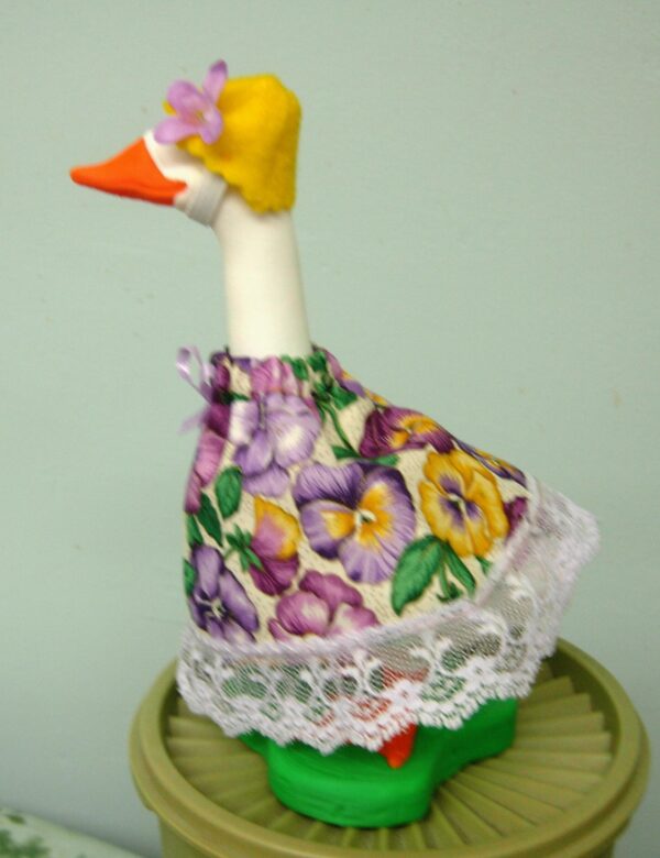 Spring pansy outfit for 7" 3d printer desk goose - Image 4