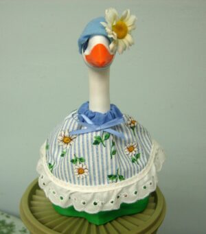 Summer daisies on stripe outfit for 7" desk goose
