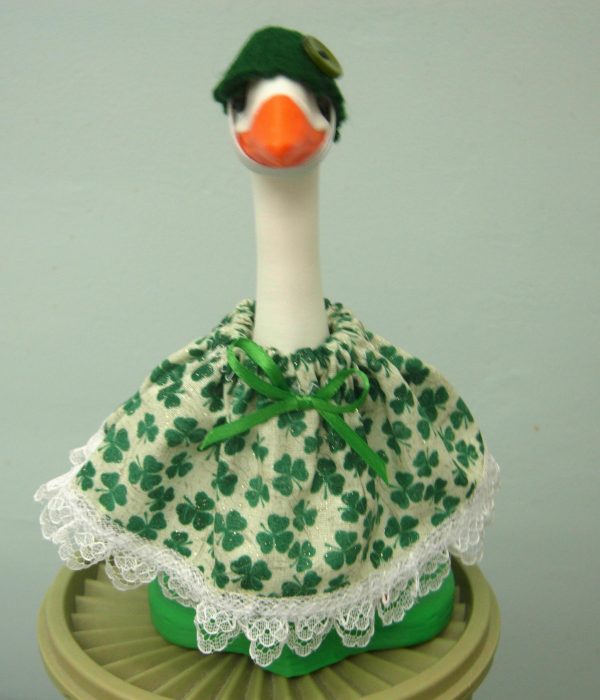 St Patrick's Day shamrocks on cream outfit for 7" desk goose